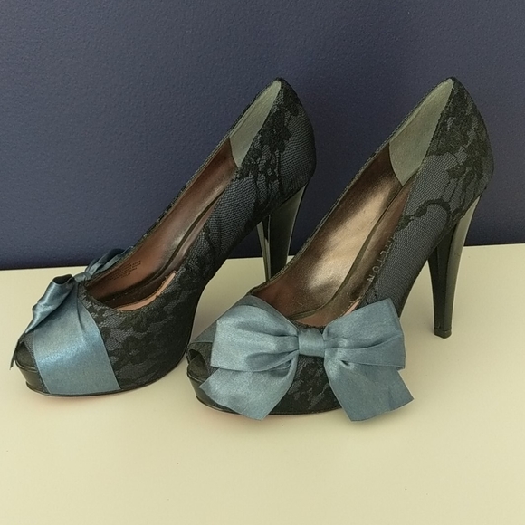 Shoes - Picture 1 of 6